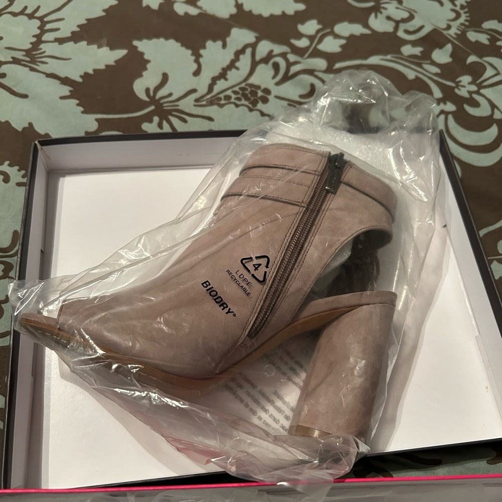 Vince Camuto Booties With Fringe - image 6